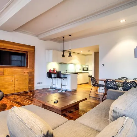 Sumptuous 2br Next To Castle! * אדינבורו