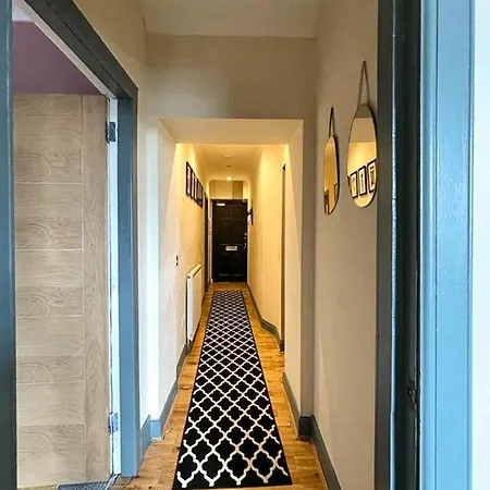 Апартаменты Lively & Energetic 2br On The Royal Mile Эдинбург