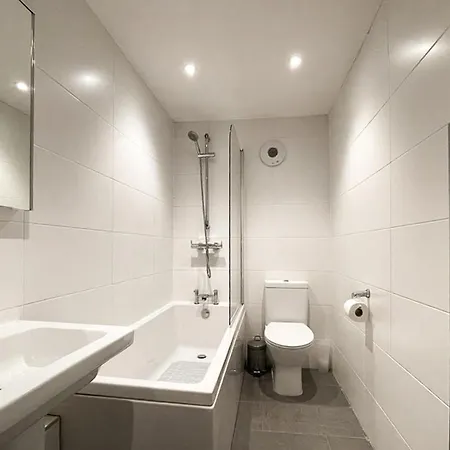 Lively & Energetic 2br On The Royal Mile Edinburgh