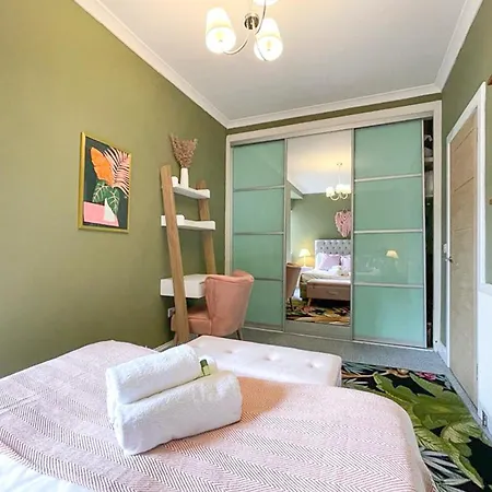 Lively & Energetic 2br On The Royal Mile Апартаменты *