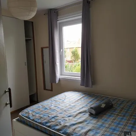 Parkhead Self Catering 2 Bedroom Flat *
