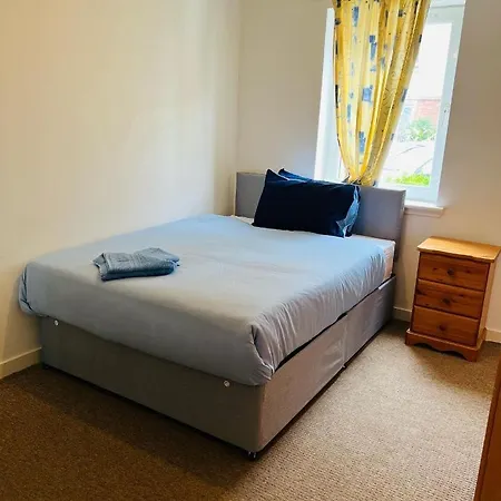 Modern 2bed 2bath Ground Floor *