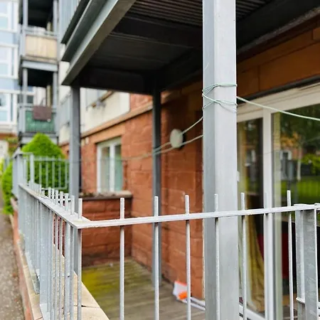 Modern 2bed 2bath Ground Floor *