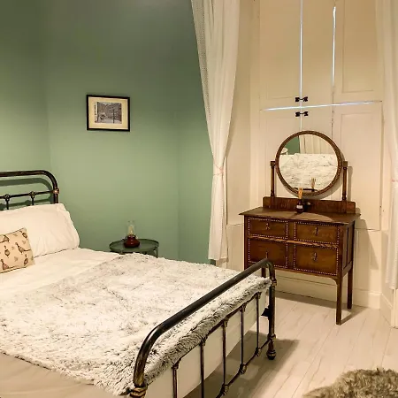 Silver Lining - Brunswick Amazing, Spacious 2 Bedrooms