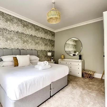 Bright And Airy 3 Bedroom Traditional In Stockbridge * אדינבורו