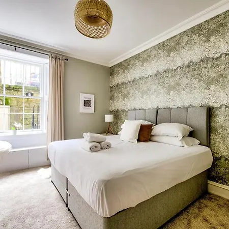 Bright And Airy 3 Bedroom Traditional In Stockbridge דירה אדינבורו