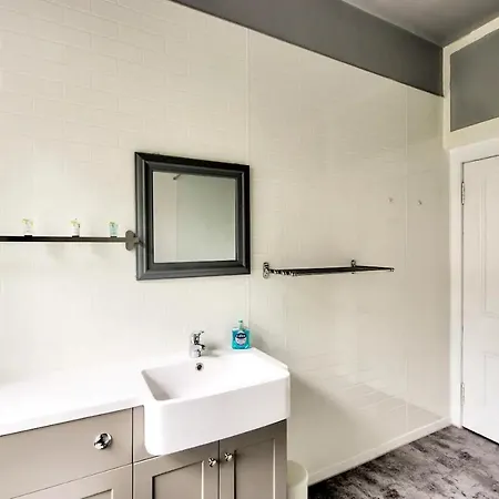 דירה Bright And Airy 3 Bedroom Traditional In Stockbridge