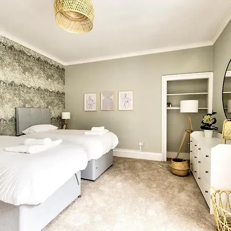 דירה Bright And Airy 3 Bedroom Traditional In Stockbridge *