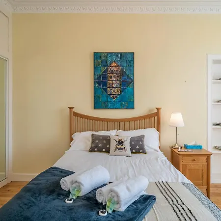 Pass The Keys Spacious 2beds Flat With Amazing Views Near The Meadows *