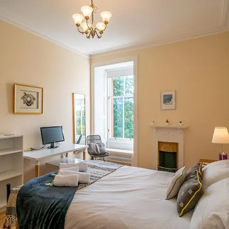 Pass The Keys Spacious 2beds Flat With Amazing Views Near The Meadows *