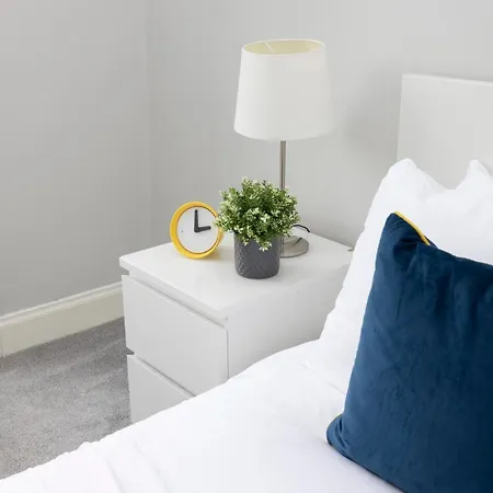 Central Edinburgh 4-Bed Flat By Princes Street Edinburgh