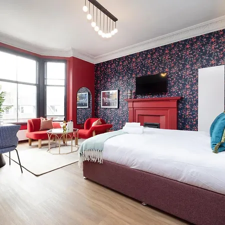30 Castle Street Deluxe Aparthotel