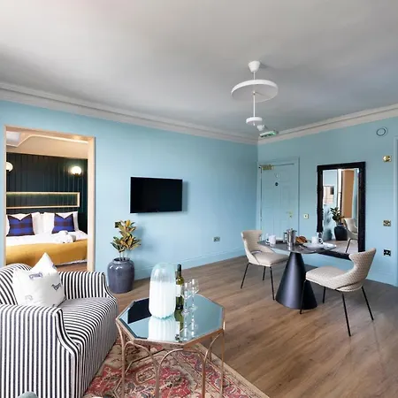 30 Castle Street Deluxe Aparthotel 3*
