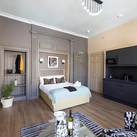 30 Castle Street Deluxe