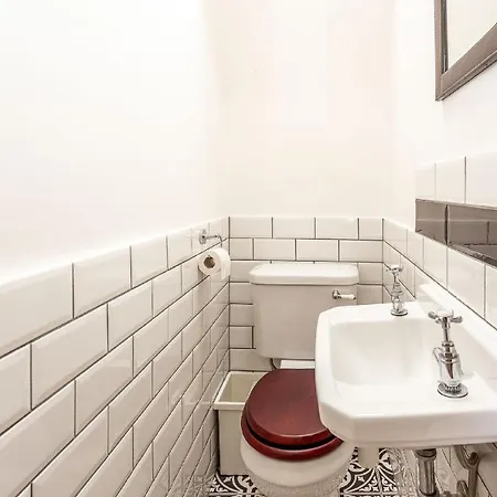 Spacious Edinburgh Apartment By The Shore - Free Street Parking