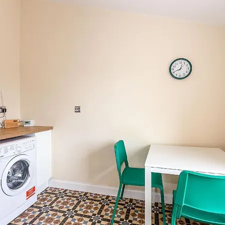 Spacious Edinburgh Apartment By The Shore - Free Street Parking *