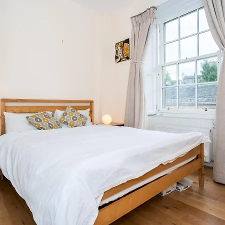 Pass The Keys Bright And Modern 2bed Flat In Chic Area Of The City אדינבורו