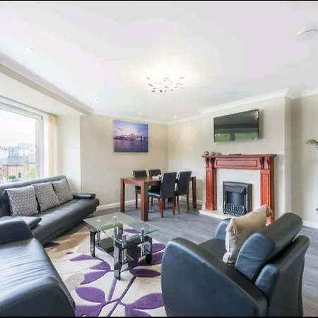 Pleasant 2bed Flat With Holyrood Park View In