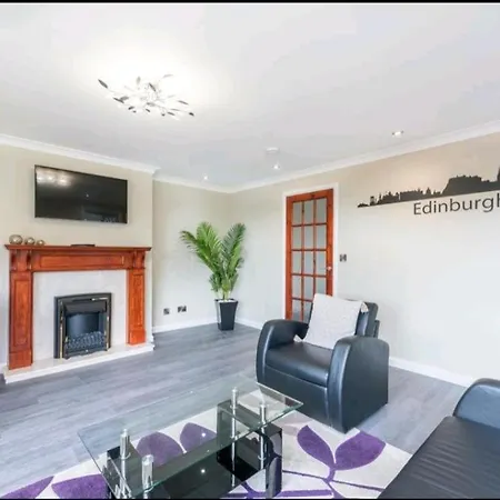 Apartment Pleasant 2bed Flat With Holyrood Park View In *