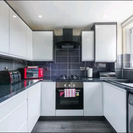 Pleasant 2bed Flat With Holyrood Park View In