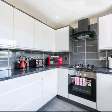 Apartment Pleasant 2bed Flat With Holyrood Park View In
