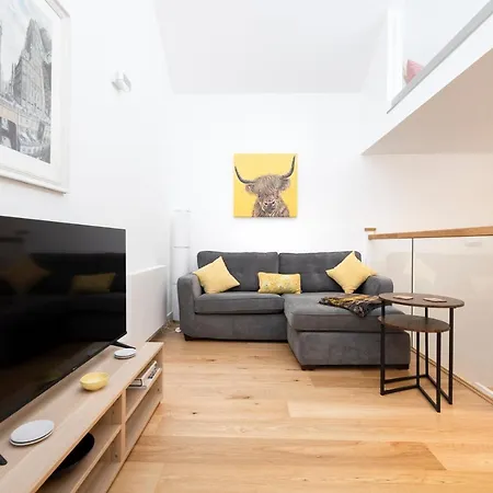 Modern 3-storey 3-bedroom