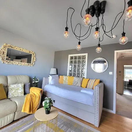 Daire 4 Separate Beds, Sleeps 6, Beautiful 2 Bed *