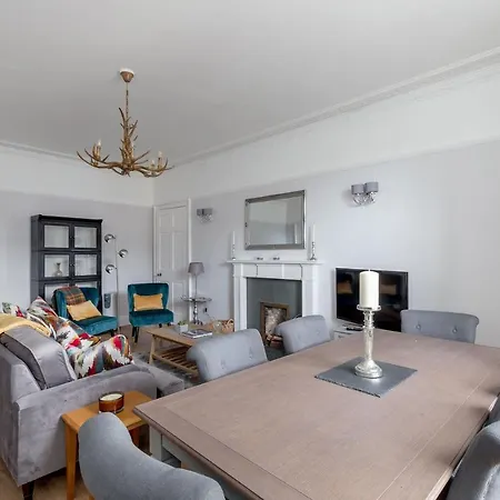 Joivy Glamorous Flat Near Centre Эдинбург