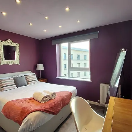 4 Separate Beds, Sleeps 6, Beautiful 2 Bed Daire Edinburgh