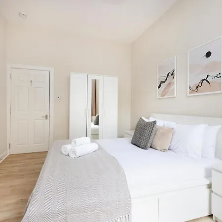 Joivy Chic Near Stockbridge Market * 爱丁堡