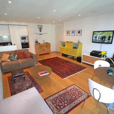 Meadows Apartments- In Quartermile شقة *