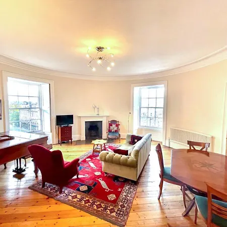 Daire Incredible St Andrew's Sq - 2 Bed In The Sky *