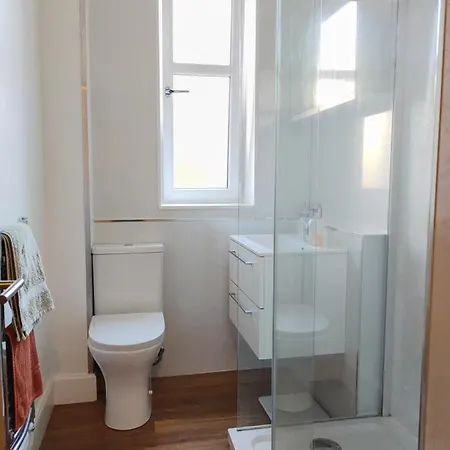 The Amazing Iona Street - 2 Bedroom Free Parking