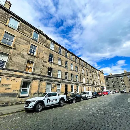 Desirable 2 Bed Near Castle Appartement