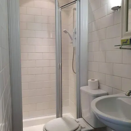 Lovely 2 Bedroom Flat In The Heart Of The