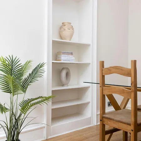 Joivy Chic Near Stockbridge Market 爱丁堡