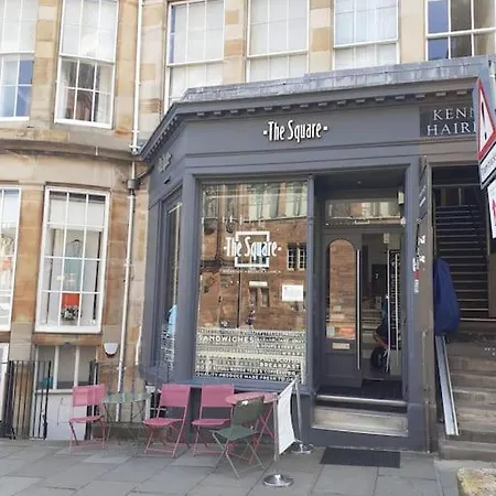 St Quarter 2 Bed Apartment *