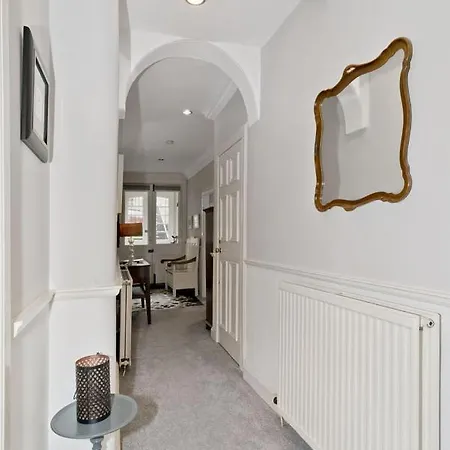 Appartamento Impressive 2 Bed Apt W/ Private Entrance, New Town *