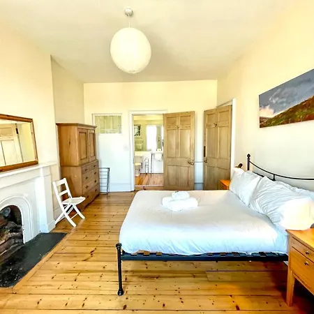 Incredible St Andrew's Sq - 2 Bed In The Sky Daire