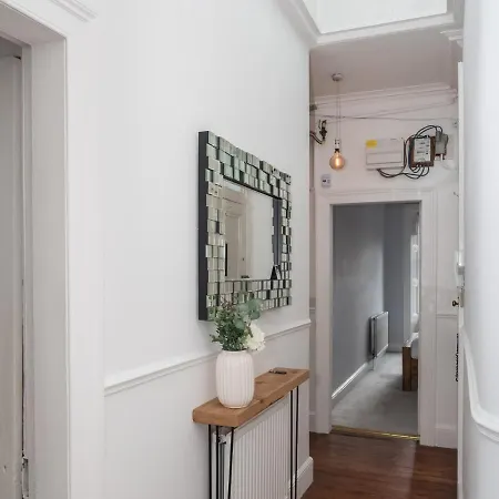 公寓 Pass The Keys Renovated And Spacious 2beds Flat In Quiet Area