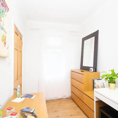 Privat bolig Lele's Flat - 15 Minutes To Airport & Centre