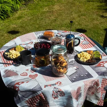 Privat bolig Lele's Flat - 15 Minutes To Airport & Centre