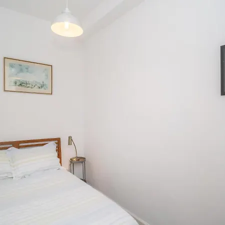 Pass The Keys Renovated 2bed Flat In Quiet Area Near The Meadows * Edinburg