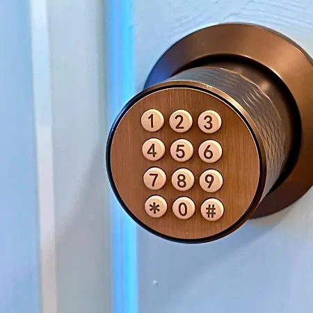 Roost Hill - Free Parking Zone Гостевой дом 3*