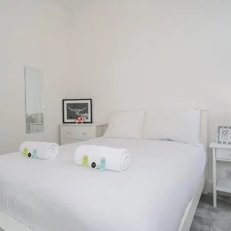 Pass The Keys Renovated And Spacious 2beds Flat In Quiet Area