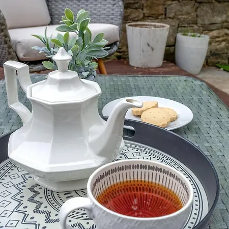 Cozy With Character Large 2 Bedroom Main Door With Garden Сasa de vacaciones