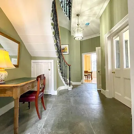 Remarkable 5br Townhouse With Garden, Sleeps 12 *