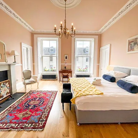 Remarkable 5br Townhouse With Garden, Sleeps 12 Appartement *