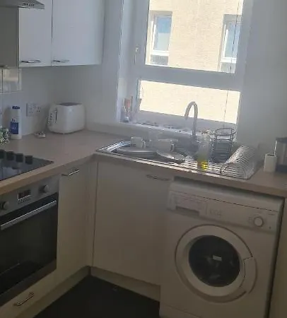 Edinburg, Granton, One Room With Two Beds In A 3-Room Apartment شقة إدنبرة