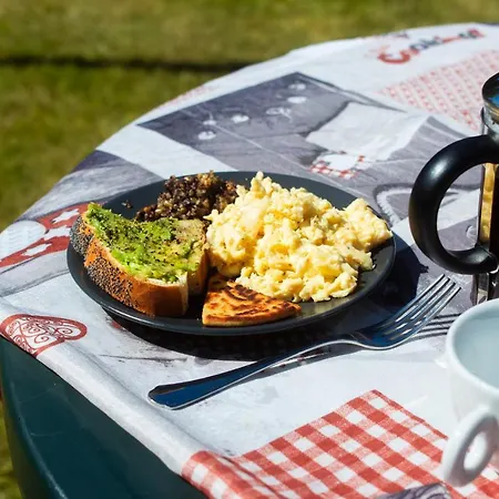 Lele's Flat - 15 Minutes To Airport & Centre Homestay szállás *